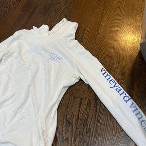 Vineyard vines white hoodie shirt